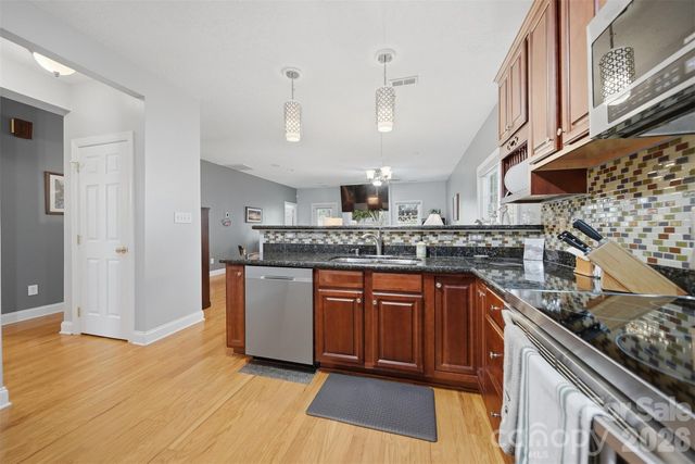 4762 Braxton Gate Lane, Hickory, NC 28602