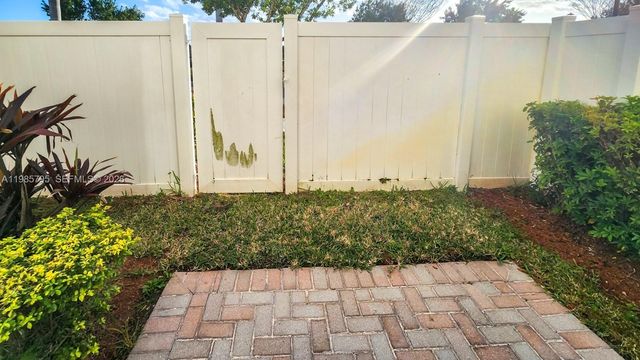 470 NE 194th Ter 470, Miami, FL 33179