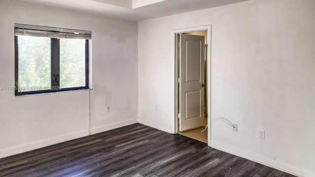 470 NE 194th Ter 470, Miami, FL 33179