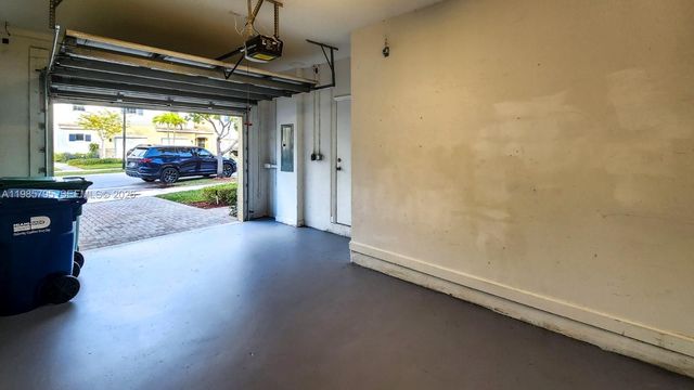 470 NE 194th Ter 470, Miami, FL 33179