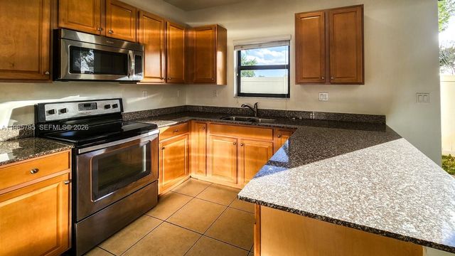 470 NE 194th Ter 470, Miami, FL 33179