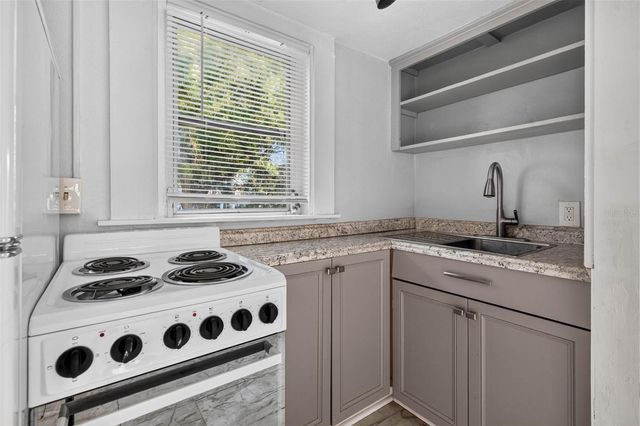 860 12TH AVENUE N, St Petersburg, FL 33701