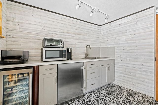 860 12TH AVENUE N, St Petersburg, FL 33701