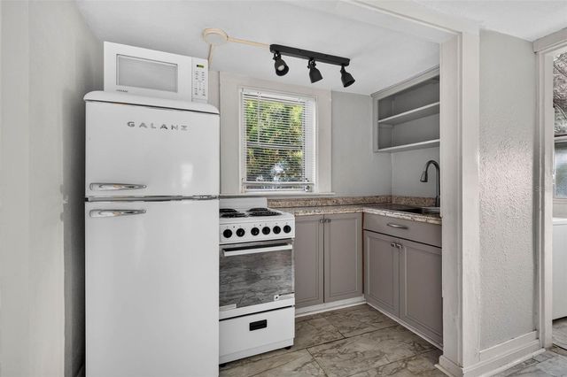 860 12TH AVENUE N, St Petersburg, FL 33701