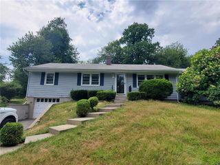 10 Entrance Road, Milford, CT 06460