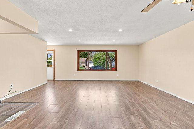 2336 12th Avenue E, North Saint Paul, MN 55109