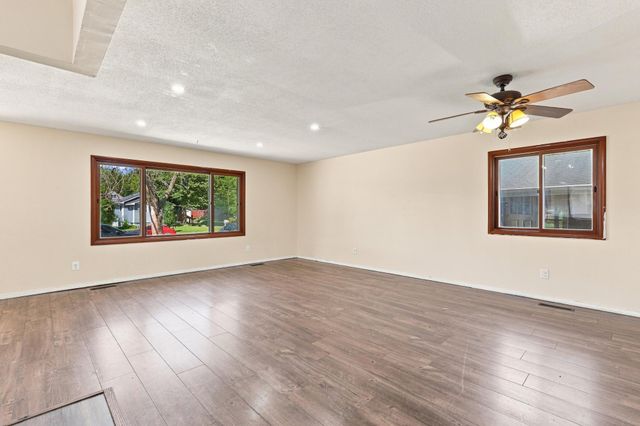 2336 12th Avenue E, North Saint Paul, MN 55109