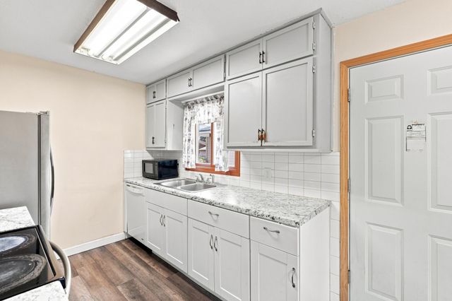 2336 12th Avenue E, North Saint Paul, MN 55109