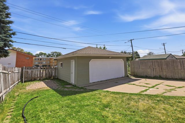 2336 12th Avenue E, North Saint Paul, MN 55109