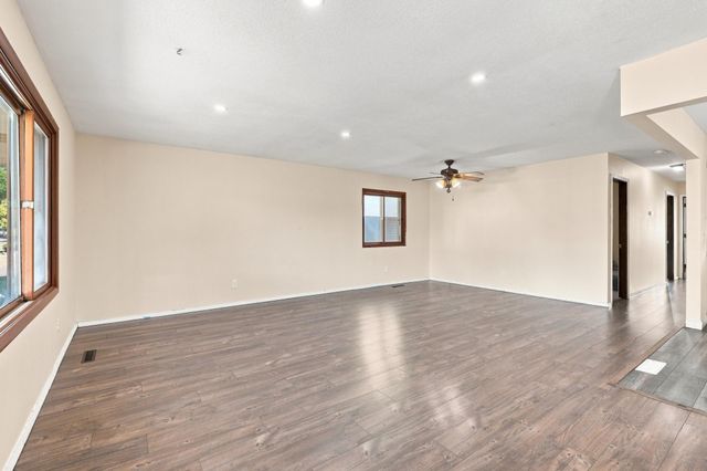 2336 12th Avenue E, North Saint Paul, MN 55109