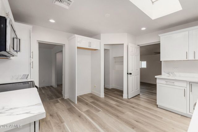 7601 W SHEILA Lane, Phoenix, AZ 85033