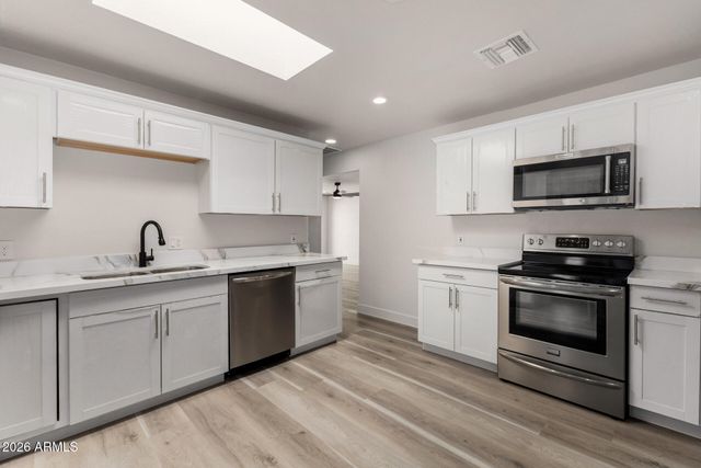 7601 W SHEILA Lane, Phoenix, AZ 85033