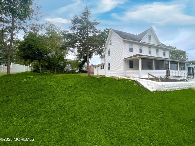 113 Jaynes Avenue, Island Heights, NJ 08732