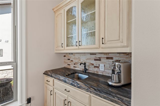 204 Pinnacle Club Place, Mabank, TX 75156