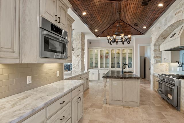 204 Pinnacle Club Place, Mabank, TX 75156