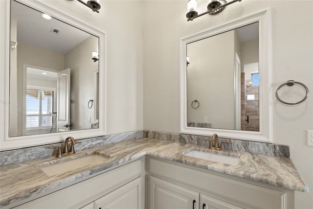 204 Pinnacle Club Place, Mabank, TX 75156