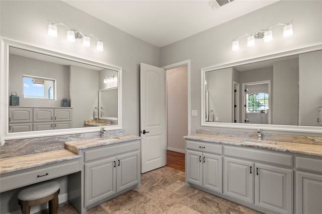 204 Pinnacle Club Place, Mabank, TX 75156