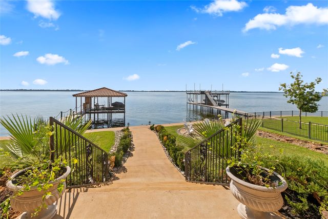 204 Pinnacle Club Place, Mabank, TX 75156