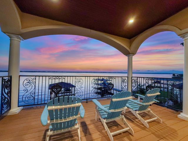 204 Pinnacle Club Place, Mabank, TX 75156