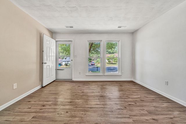 4727 Horseman DR NE, Roanoke, VA 24019