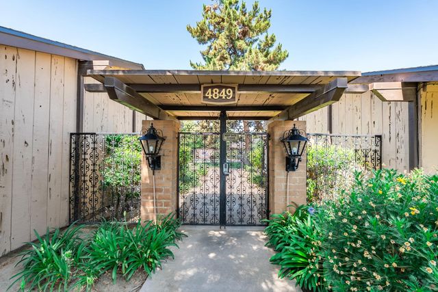 4849 N 7th St Apt E, Fresno, CA 93726