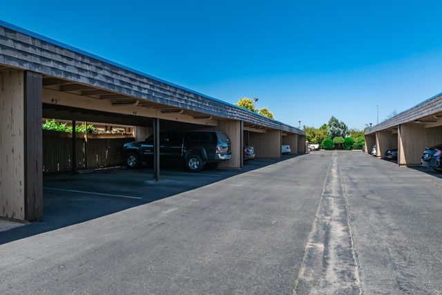 4849 N 7th St Apt E, Fresno, CA 93726