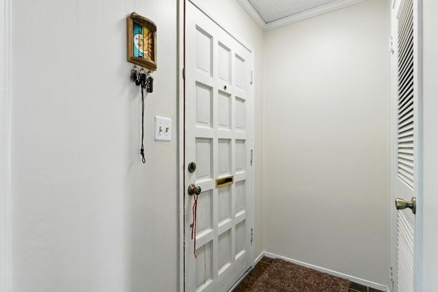 4849 N 7th St Apt E, Fresno, CA 93726