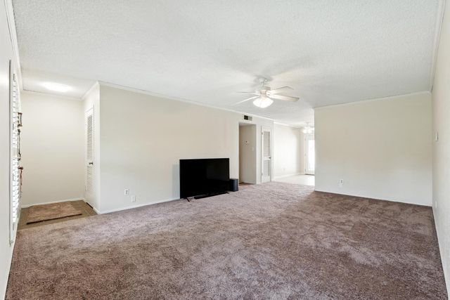 4849 N 7th St Apt E, Fresno, CA 93726