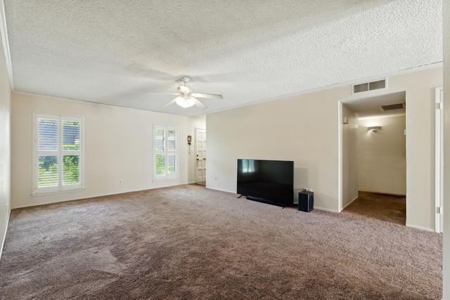 4849 N 7th St Apt E, Fresno, CA 93726