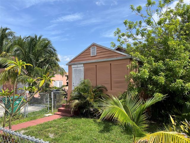 22 SW 11th St, Dania Beach, FL 33004