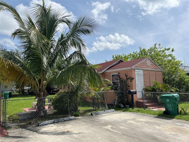 22 SW 11th St, Dania Beach, FL 33004