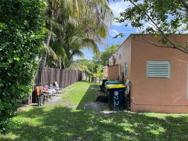 22 SW 11th St, Dania Beach, FL 33004