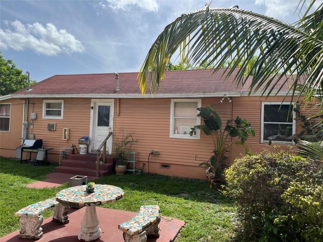 22 SW 11th St, Dania Beach, FL 33004
