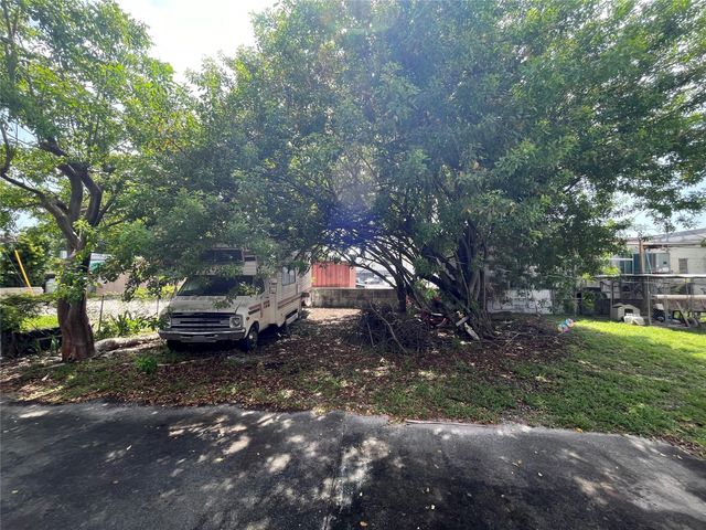 22 SW 11th St, Dania Beach, FL 33004