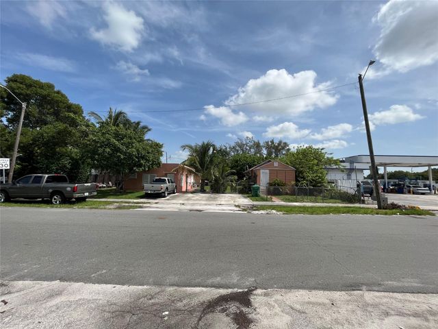 22 SW 11th St, Dania Beach, FL 33004