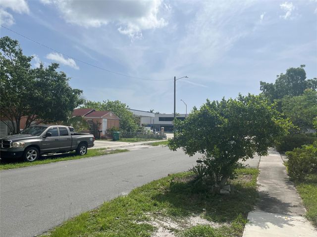 22 SW 11th St, Dania Beach, FL 33004