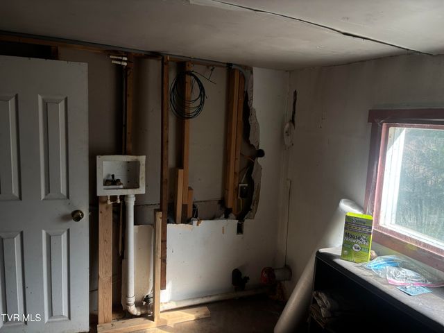 306 Black Hill Drive, Coeburn, VA 24230