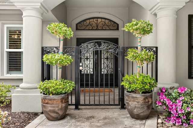 5370 Tudor Rose Gln, Stockton, CA 95212