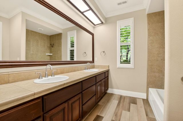 5370 Tudor Rose Gln, Stockton, CA 95212