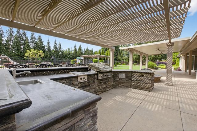 5370 Tudor Rose Gln, Stockton, CA 95212