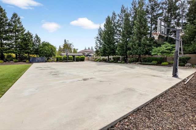 5370 Tudor Rose Gln, Stockton, CA 95212