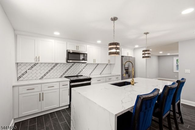 48 Petersburg Rd, Independence Twp., NJ 07840