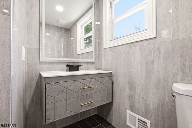48 Petersburg Rd, Independence Twp., NJ 07840
