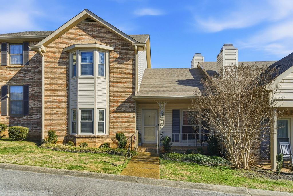 1818 Memorial Dr Apt 18, Clarksville, TN 37043