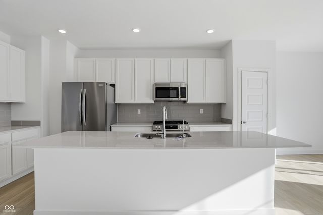 6634 Halsey Street, Zionsville, IN 46077