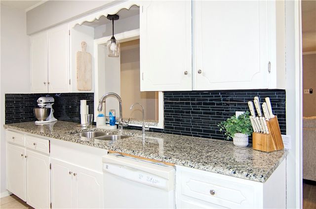 1405 Palo Blanco, Beeville, TX 78102