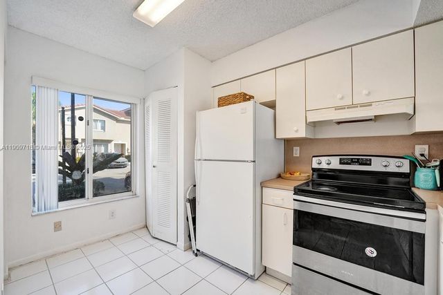 174 Riviera Cir 27-4, Weston, FL 33326