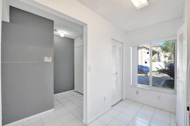 174 Riviera Cir 27-4, Weston, FL 33326