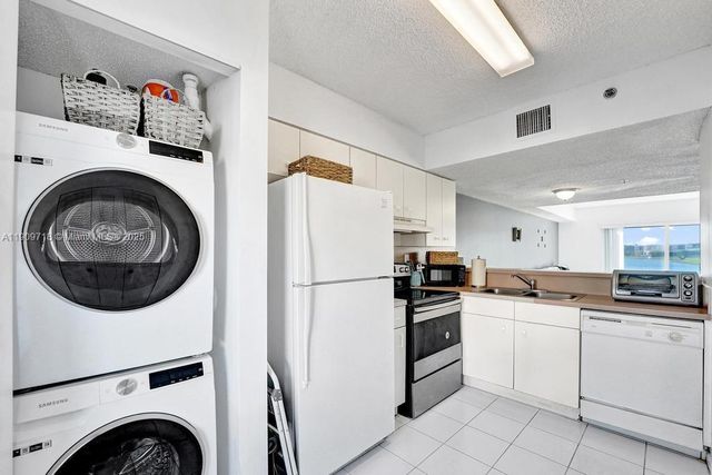 174 Riviera Cir 27-4, Weston, FL 33326