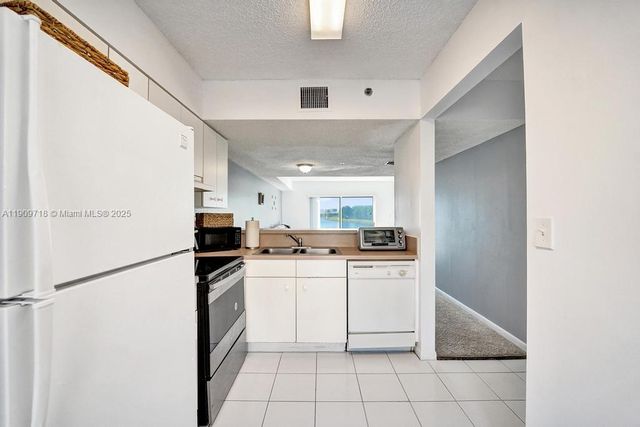 174 Riviera Cir 27-4, Weston, FL 33326